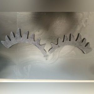 Lashes wall decor
